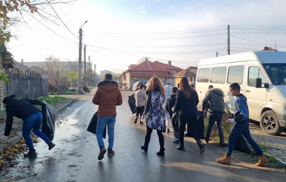 Община Търговище организира инициатива за почистване в квартал Малчо Малчев“.
