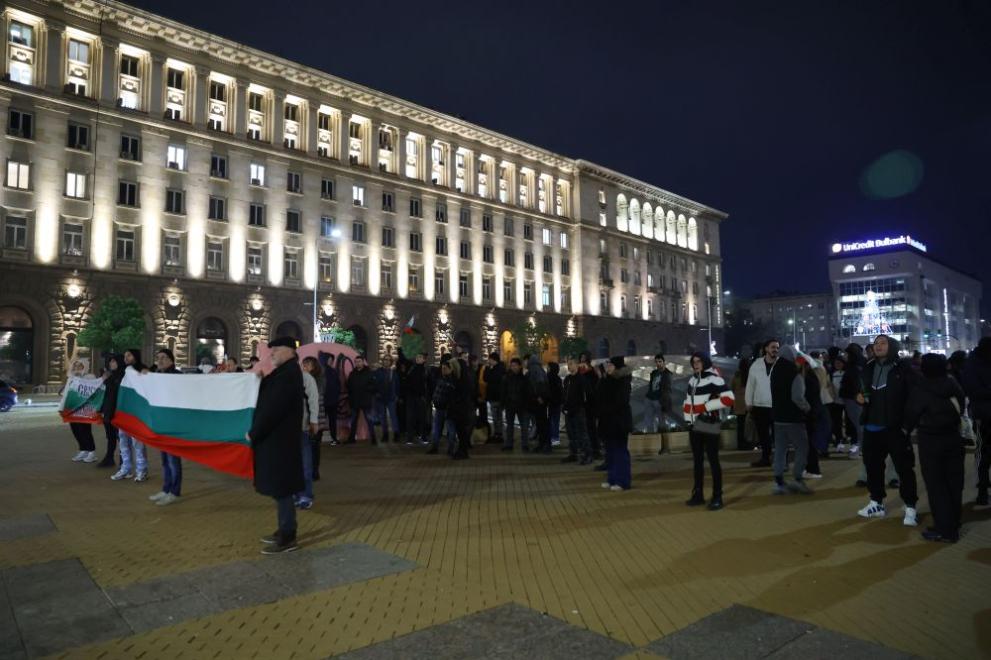 Продължават протестите в София и други градове срещу управлението на