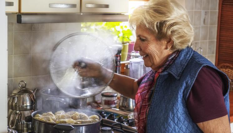 сарми - За Бъдни вечер: Свиват ни сармите за 70 лева!