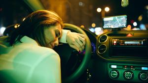 жена кола нощ шофьорка