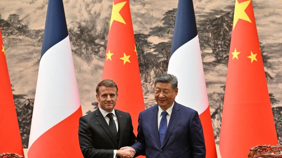 Си Цзинпин на срещата с Еманюел Макрон в...