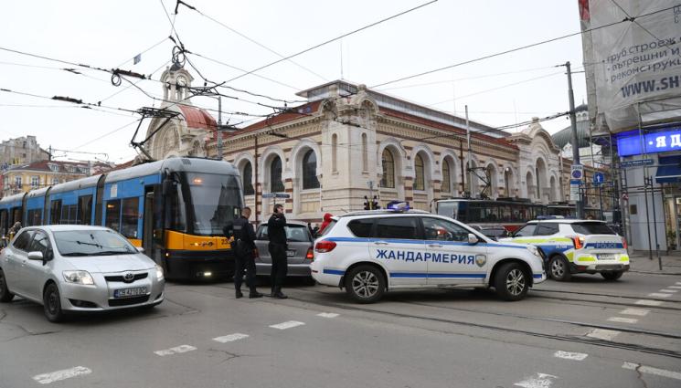 птп - Трамвай и кола се чукнаха пред Халите
