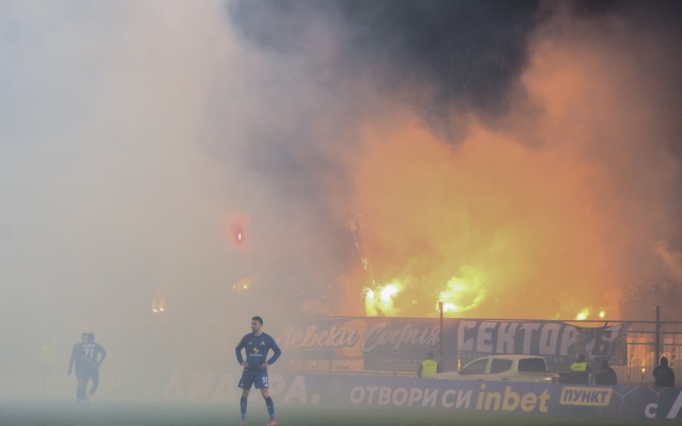 ДК обяви наказанията след 18-ия кръг, Левски ще плаща щетите на „Александър Шаламанов“