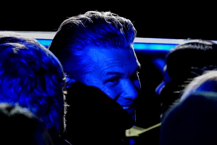 <p>Първата дама на САЩ Мелания Тръмп запали светлините на коледното дърво в американската столица в студената вечер снощи, предаде Асошиейтед прес.</p>