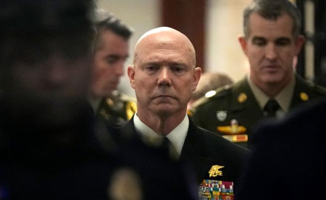 Адмирал от ВМС на САЩ отрече да е получавал заповед 