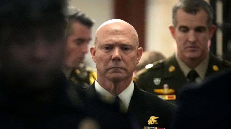 Адмирал от ВМС на САЩ отрече да е получавал заповед "убийте ги всичките" при атака край Венецуела