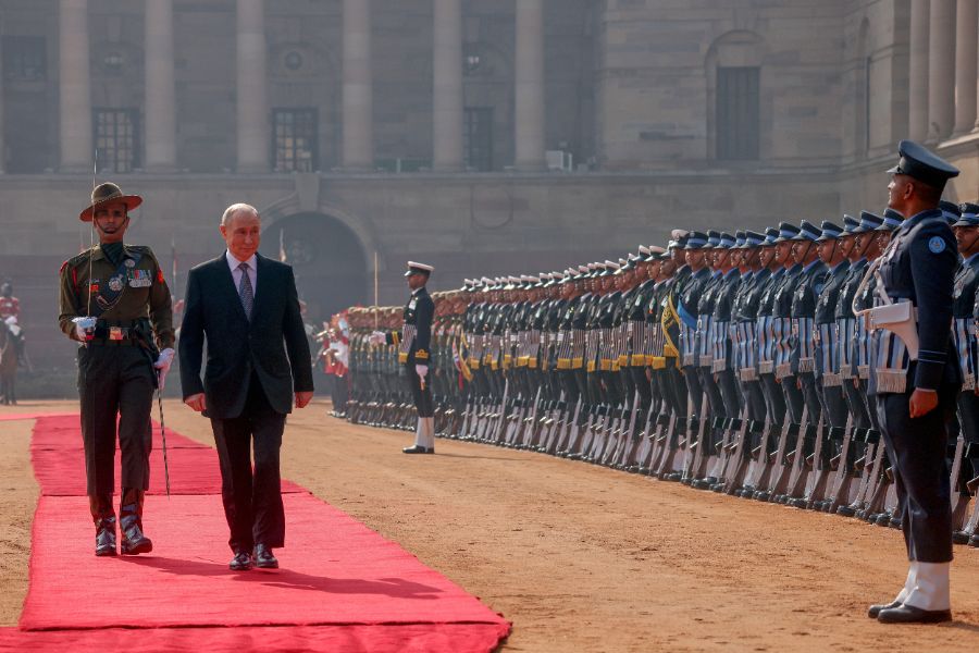 <p>Руският президент Владимир Путин и индийският премиер Нарендра Моди стартираха днес преговорите си в Делхи, предаде Ройтерс.</p>