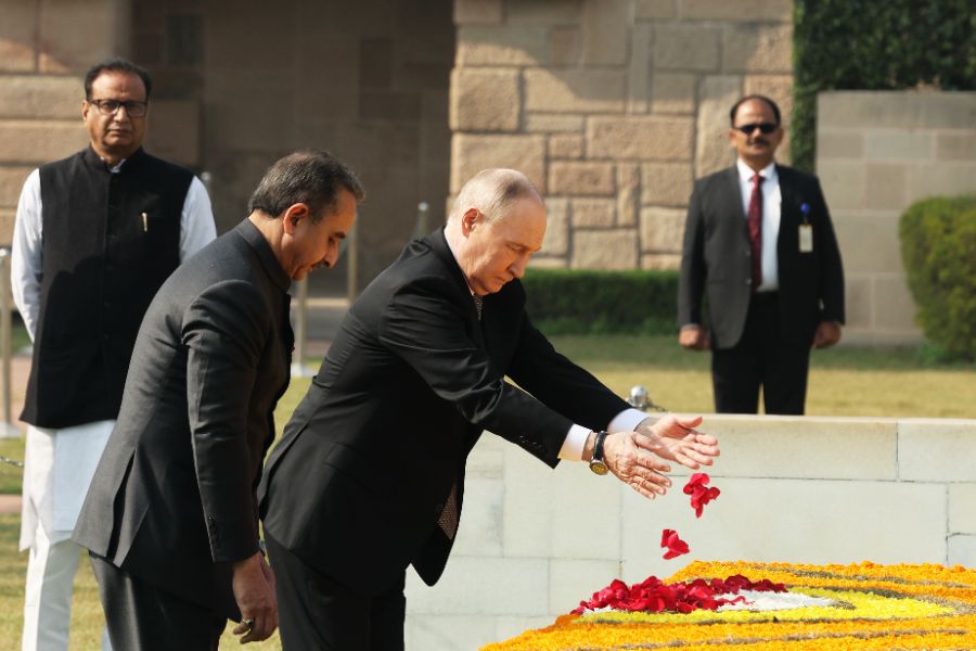 <p>Руският президент Владимир Путин и индийският премиер Нарендра Моди стартираха днес преговорите си в Делхи, предаде Ройтерс.</p>