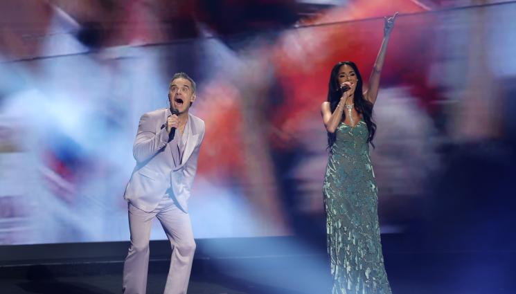 Роби Уилямс и Никол Шерцингер - Харесва ли ви химнът на Мондиала? (ВИДЕО)