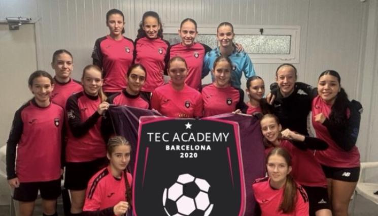 Дара Димитрова и съотборничките и - Наша талантлива футблистка отказа трансфер в Испания, иска си в ЦСКА