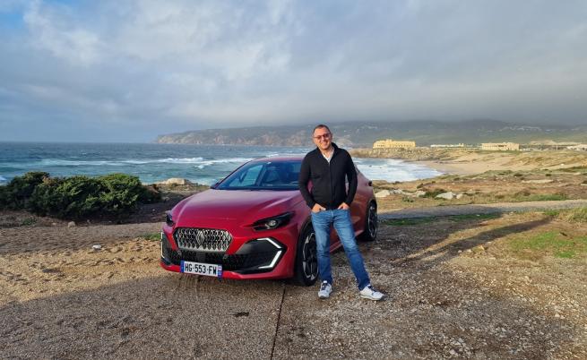 STOP&GO: 68 000, броят километри, които биха били покрити, ако се наредят един зад друг продадените над 17 млн. автомобила Clio до момента, което се равнява на 1,7 обиколки на Земята.