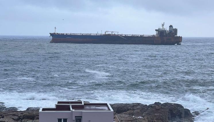 танкер ахтопол - ЗАЩО СА ГО ИЗОСТАВИЛИ? Турци захвърлили танкера у нас