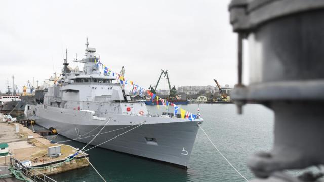 Военна мощ: Новият патрулен кораб на България „Храбри“ вдига флаг (СНИМКИ)