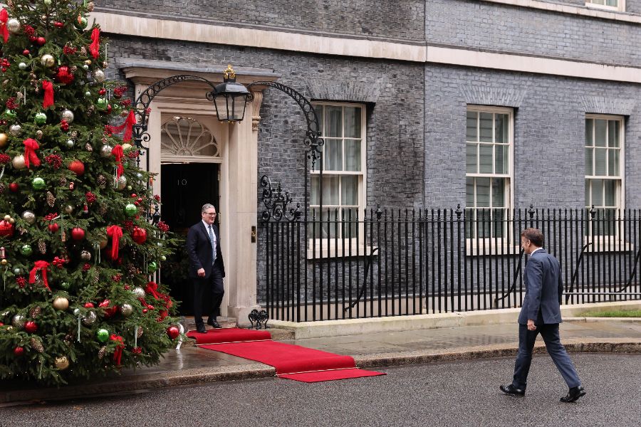 <p>Стармър, Макрон и Мерц се срещат със Зеленски в Лондон.</p>