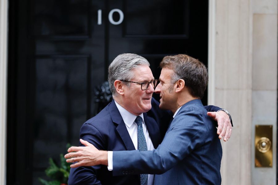 <p>Стармър, Макрон и Мерц се срещат със Зеленски в Лондон.</p>