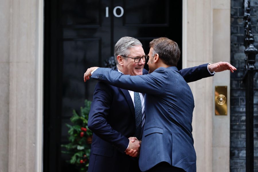 <p>Стармър, Макрон и Мерц се срещат със Зеленски в Лондон.</p>