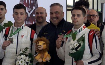 Медалистите от световното по таекуондо се прибраха в България