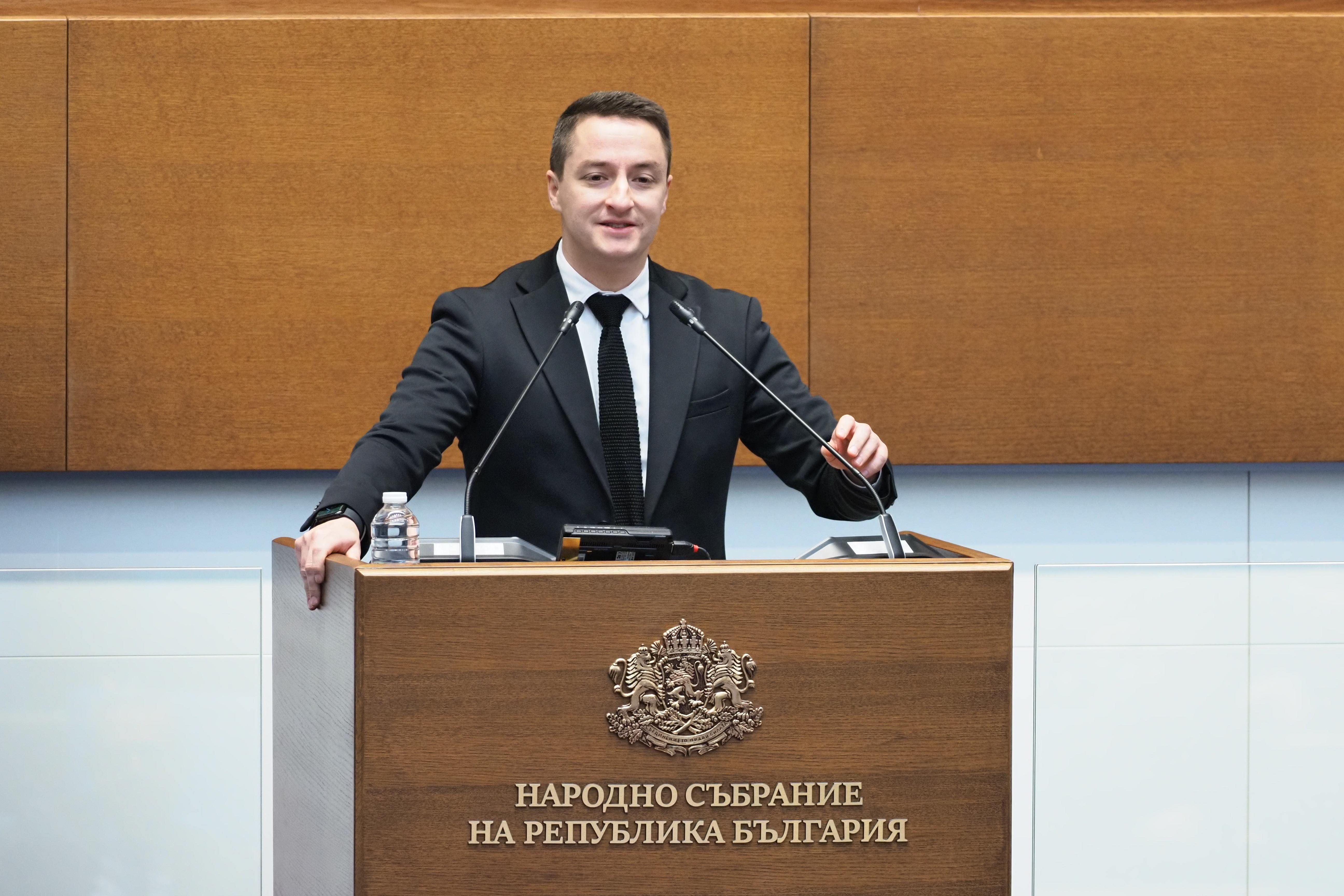 <p>Близо 4 часа дебати по шестия вот на недоверие срещу кабинета "Желязков"</p>