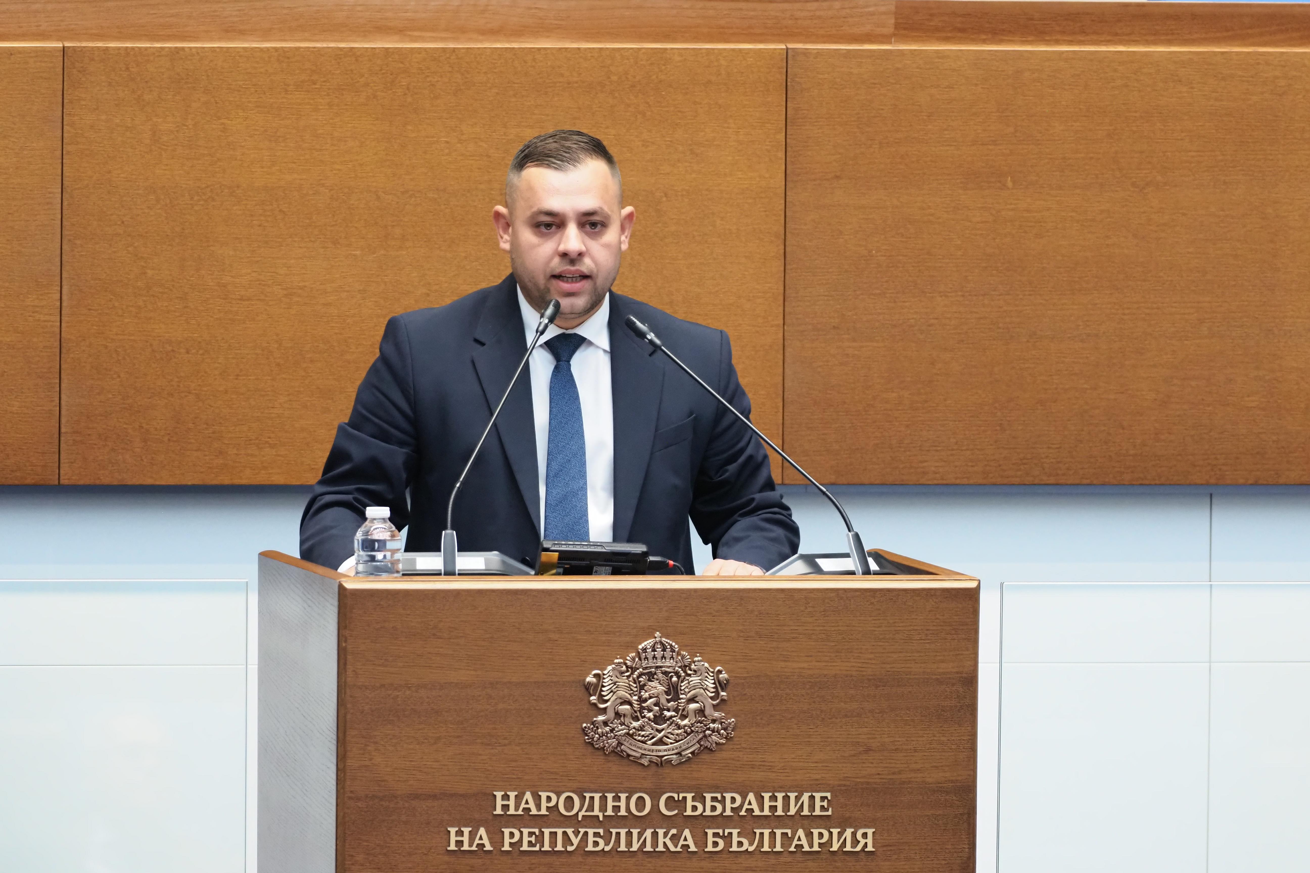 <p>Близо 4 часа дебати по шестия вот на недоверие срещу кабинета "Желязков"</p>