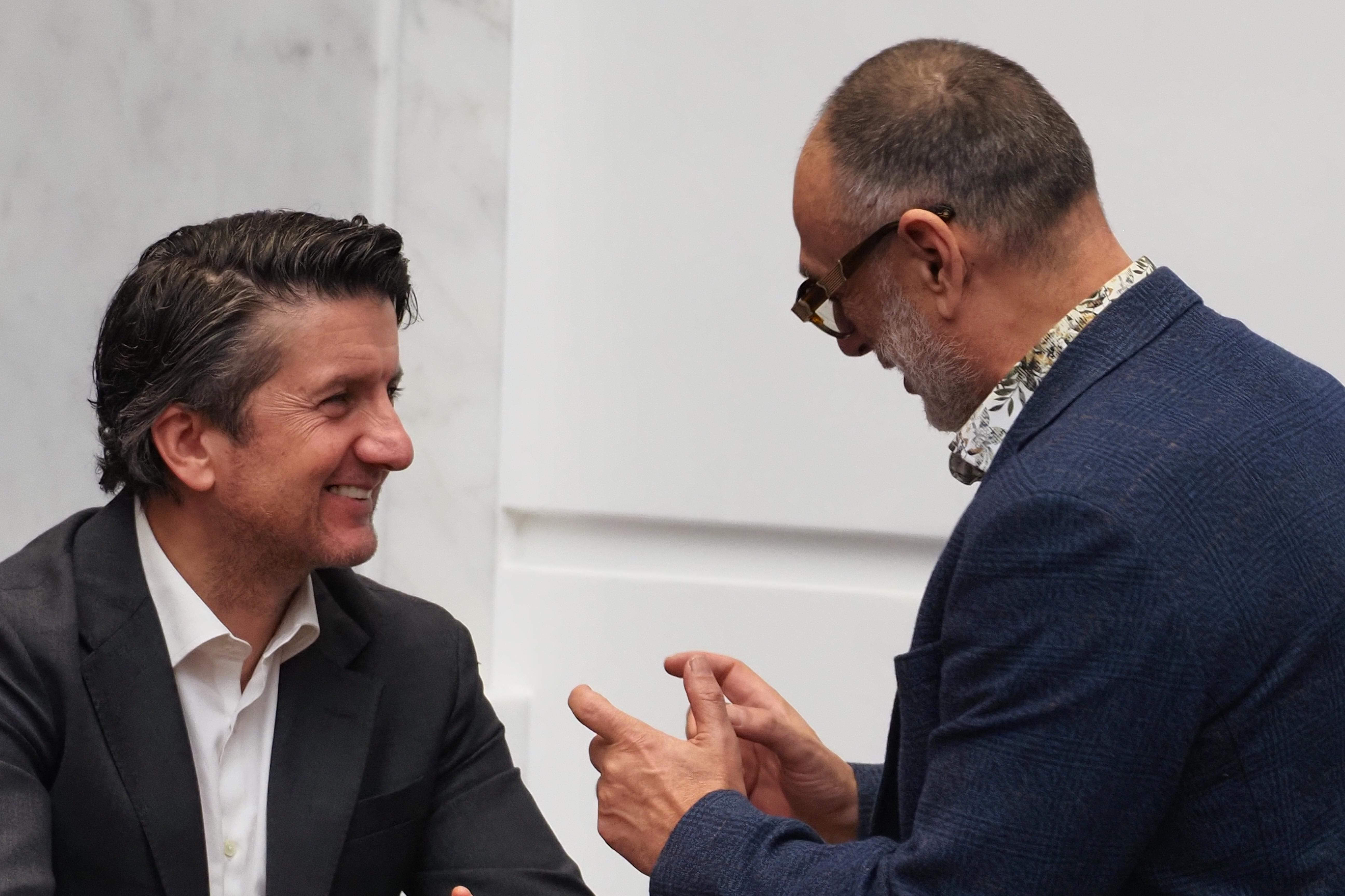 <p>Близо 4 часа дебати по шестия вот на недоверие срещу кабинета &quot;Желязков&quot;</p>