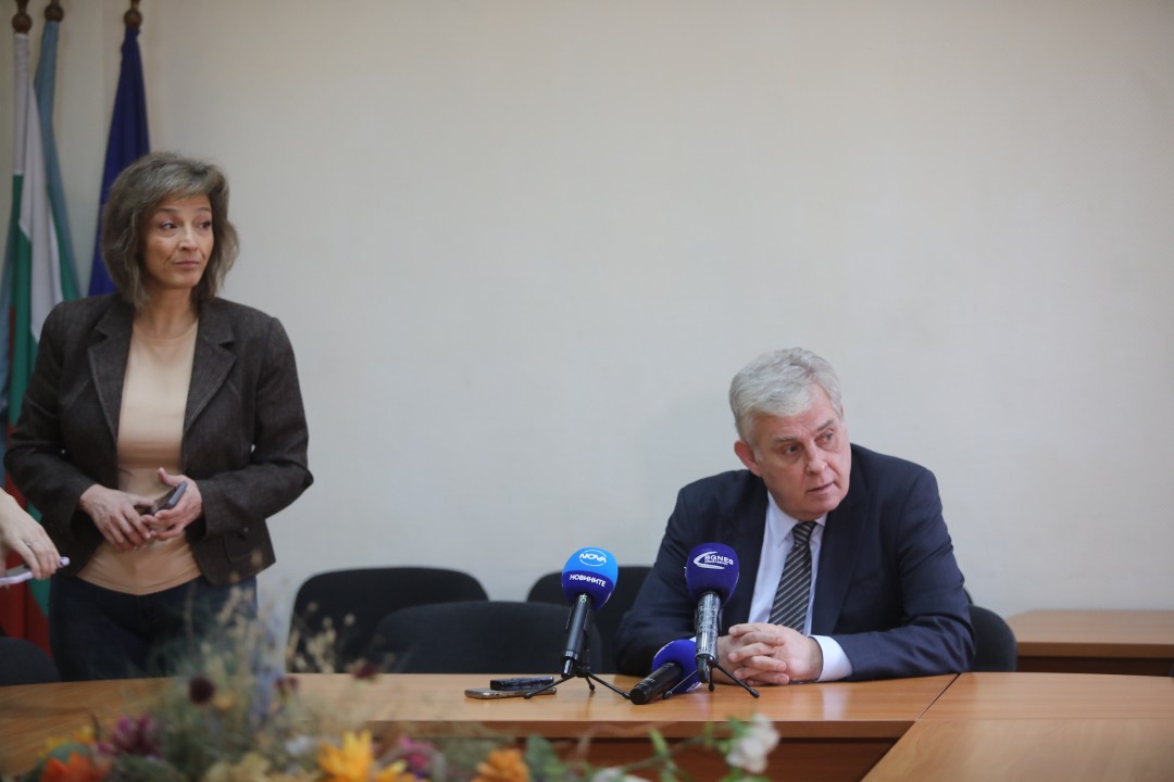 <p>Центърът за спешна медицинска помощ (ЦСМП) в София отбеляза 90-ата си годишнина. На 10 декември 1935 година цар Борис III подписва и обнародва указ, с който е създадено едно от първите спешни медицински звена в Европа.</p>