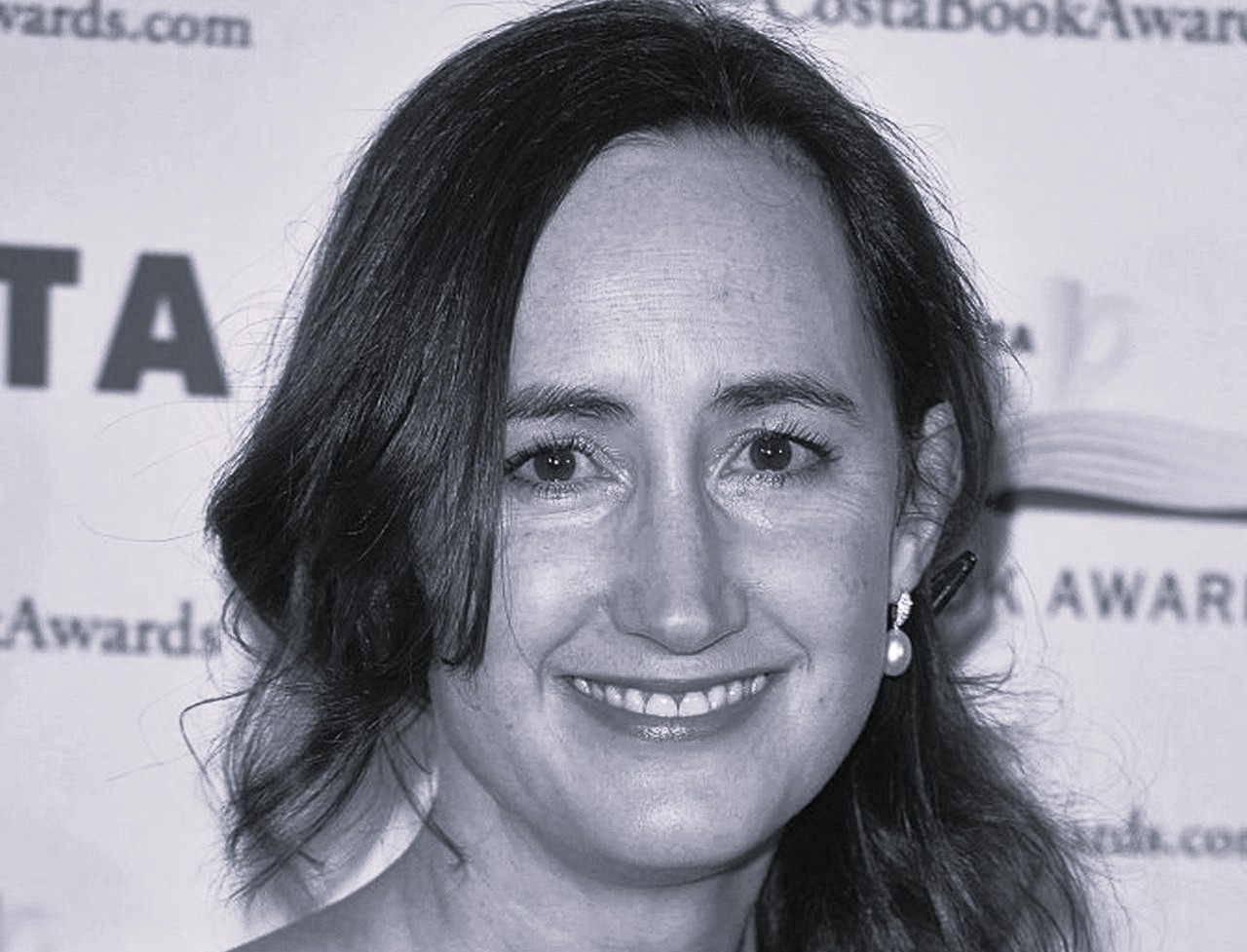 <p><strong>Декември</strong></p>

<p>Софи Кинсела (Маделин Уикъм), авторка на&nbsp;&bdquo;Тайните на Беки Б.&ldquo;, продала над 45 млн. книги, загуби битката с агресивен мозъчен тумор на 55 години.</p>