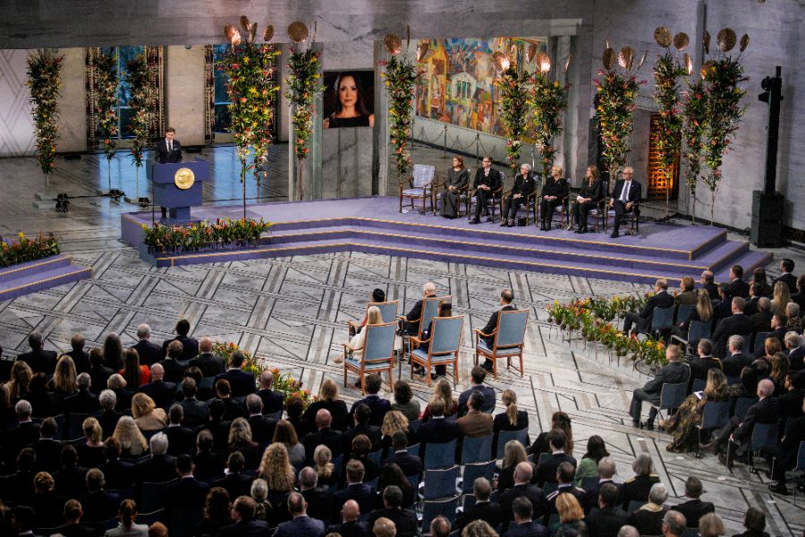 <p>Дъщерята на Мария Корина Мачадо прие Нобеловата награда за мир от нейно име.</p>