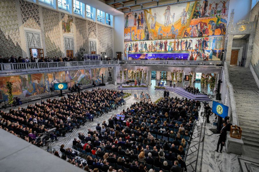 <p>Дъщерята на Мария Корина Мачадо прие Нобеловата награда за мир от нейно име.</p>