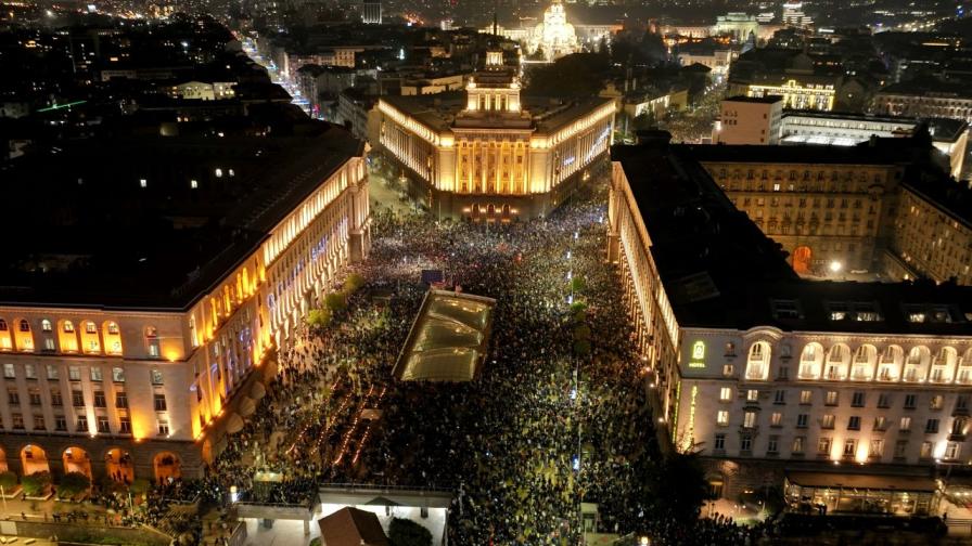 <p>&quot;Писна ни и повече няма да ги търпим&quot;: Протести в България срещу правителството (НА ЖИВО)</p>