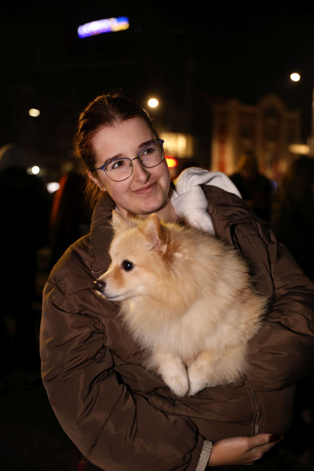 <p>Пловдивчани се събраха на протест на площад "Съединение" в града с искане за оставка на правителството и политики, които служат на хората, а не на задкулисни сделки. Недоволни граждани издигнаха плакати с плакати с надписи "всички етноси са обединени срещу Пеевски и Борисов", "Искаме бъдеще в Българи", "Мафията вън", "Оставка" и изпълниха площадното пространство и бул. "Шести септември".</p>