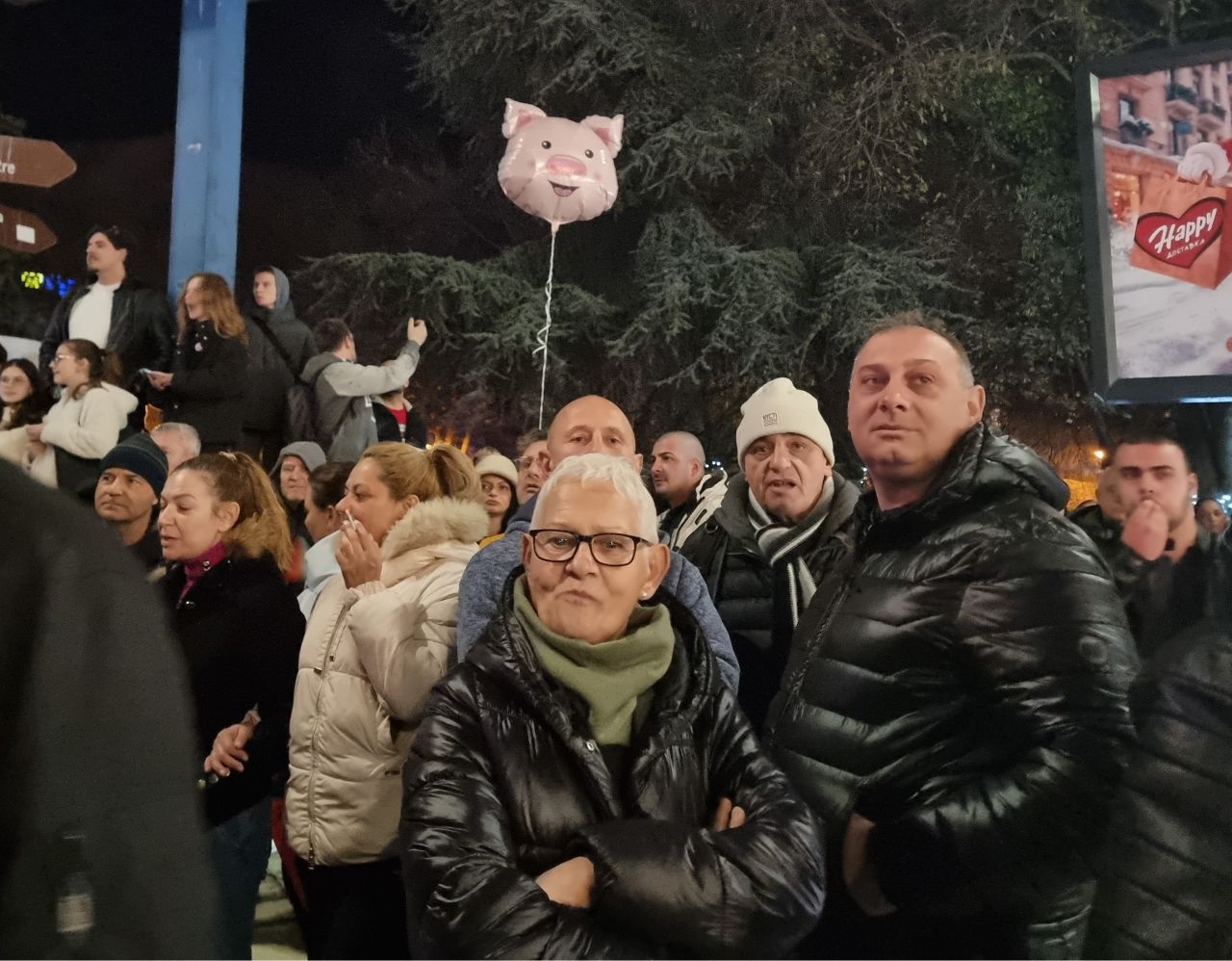 Варна (10 декември 2025) С протестно шествие в центъра на града варненци искат оставката на управляващите