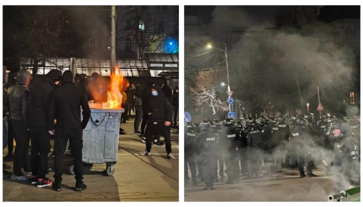 протест - ЕСКАЛАЦИЯ: Протестиращи палят контейнери пред централата на „ДПС-Ново начало“! (СНИМКИ)
