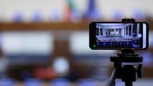 Акцент в програмата на парламента днес е вотът на недоверие към