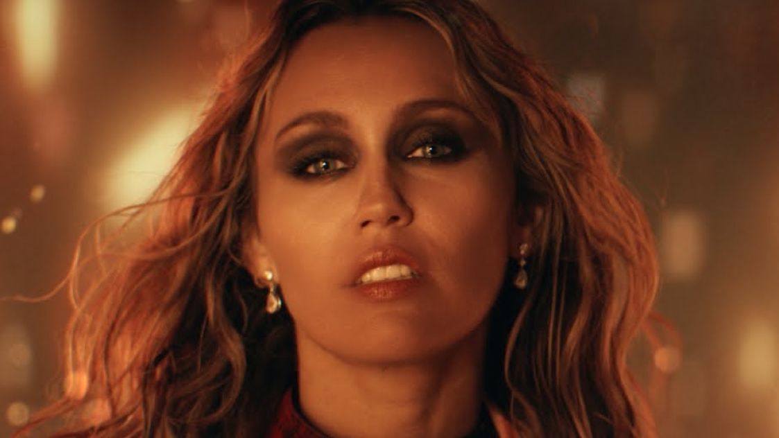 MILEY CYRUS – “DREAM AS ONE” (FROM AVATAR FIRE AND ASH)