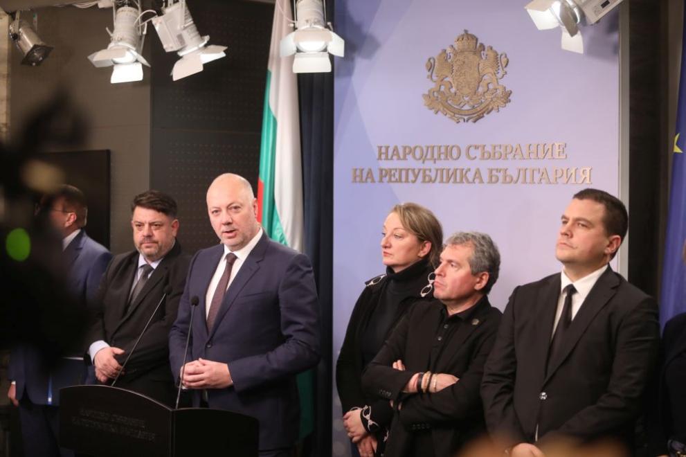 След масовитепротести в страната и подадената оставка на кабинета Желязков“