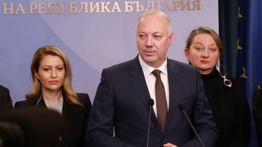 <p>&quot;Уолстрийт джърнъл&quot; анализира последиците след оставката на кабинета &quot;Желязков&quot;</p>