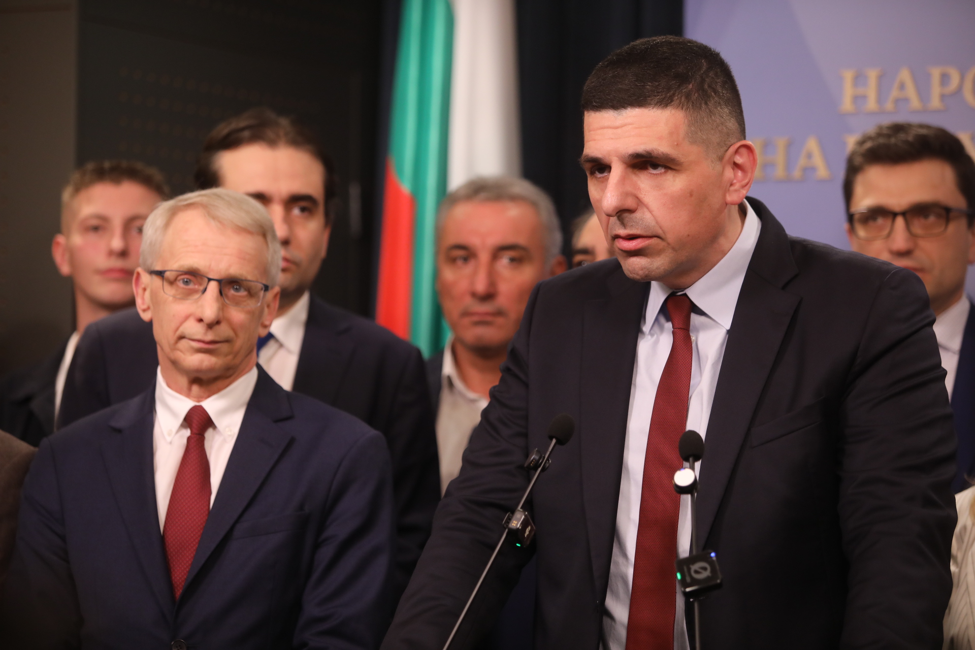 <p>След оставката на кабинета "Желязков" в Народното събрание коалицията "Продължаваме Промяната - Демократична България" (ПП-ДБ) даде брифинг. От формацията заявиха, че това решение отваря път към нов вот.</p>