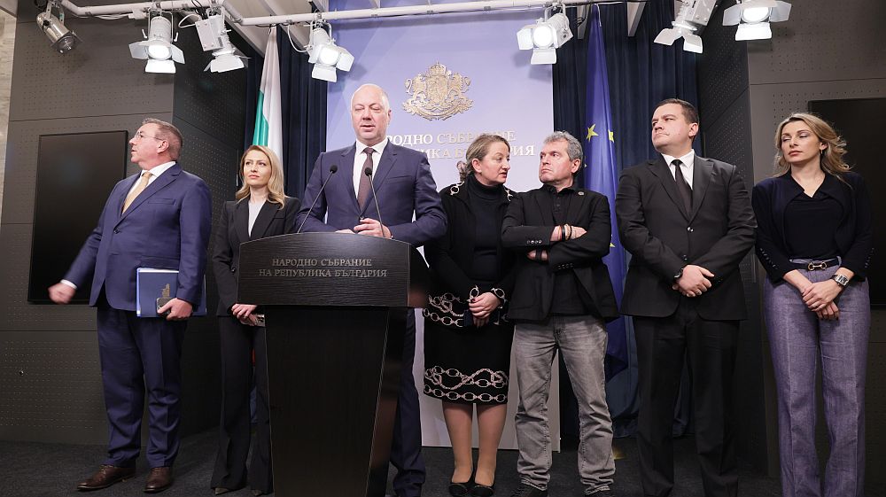 Емоциите в парламента след оставката