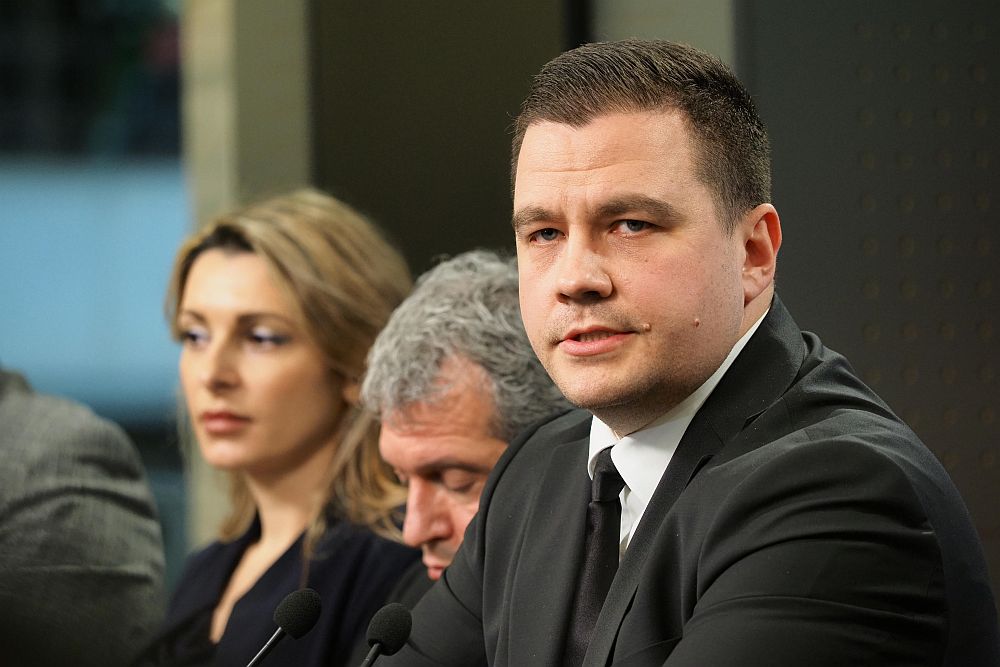 Емоциите в парламента след оставката