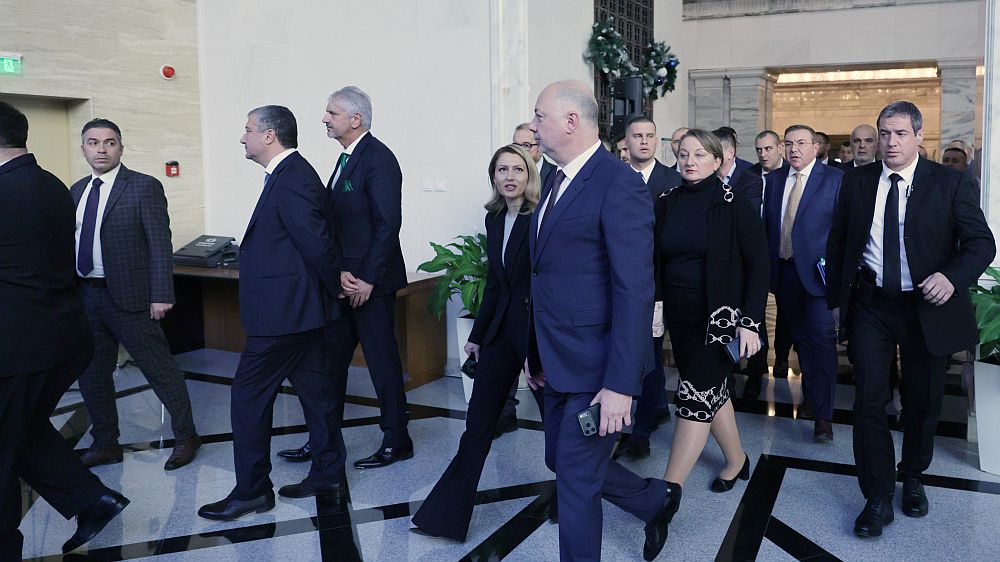 Емоциите в парламента след оставката