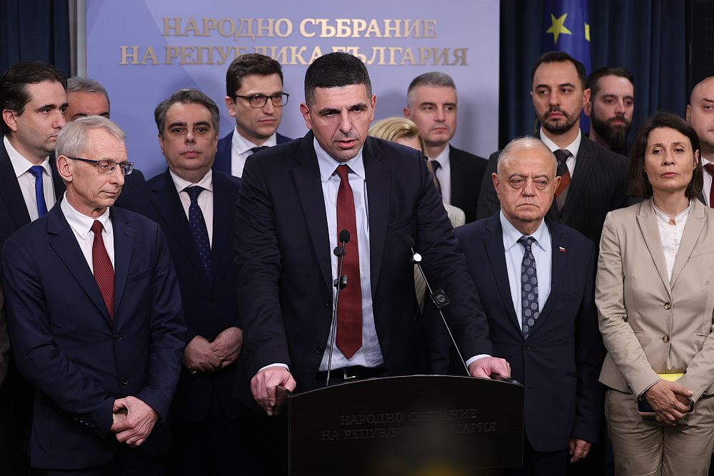 Емоциите в парламента след оставката