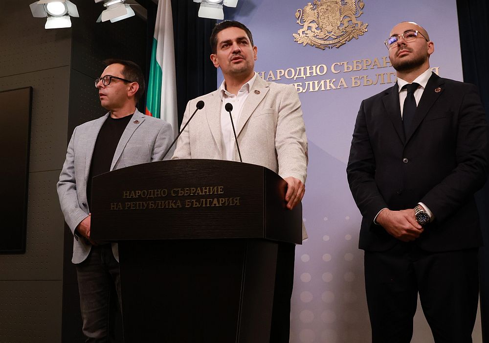 Емоциите в парламента след оставката