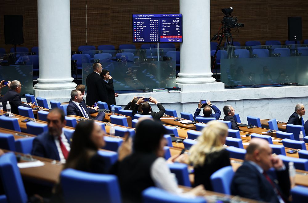 Емоциите в парламента след оставката