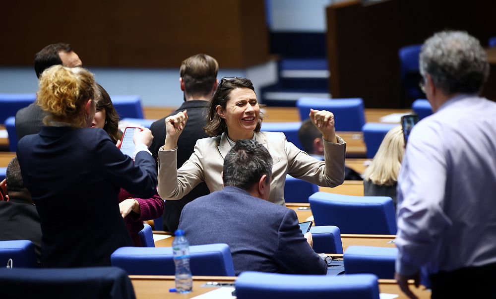 Емоциите в парламента след оставката