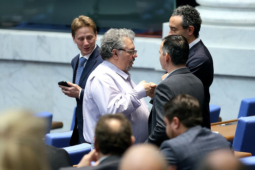 Емоциите в парламента след оставката