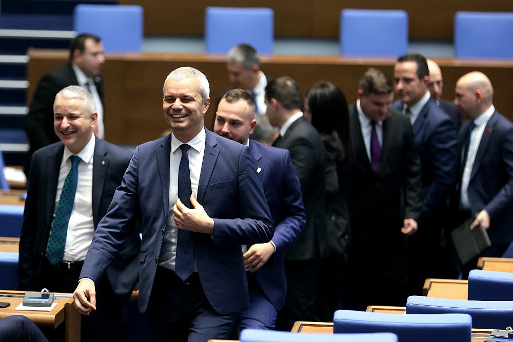 Емоциите в парламента след оставката