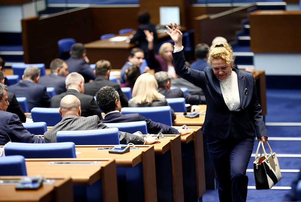 Емоциите в парламента след оставката