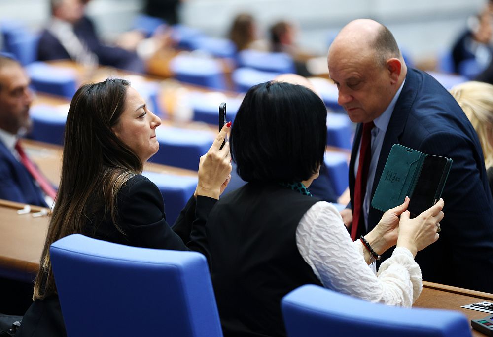 Емоциите в парламента след оставката