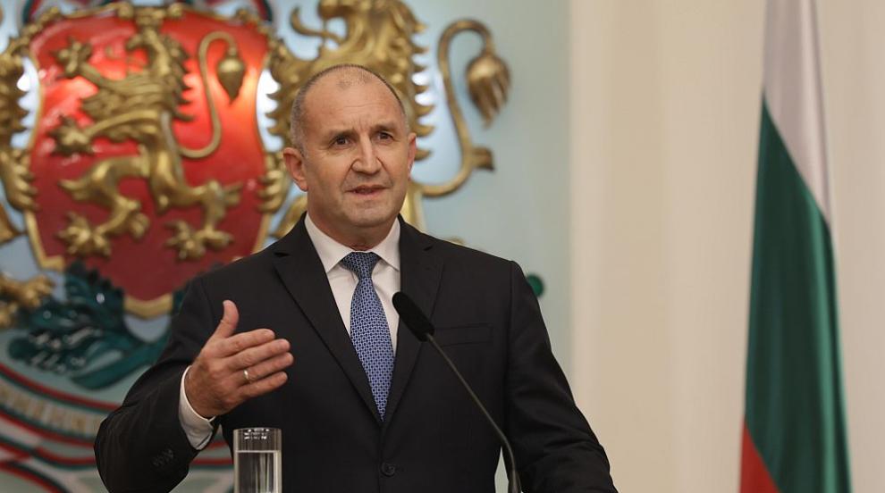Илияна Йотова връчва мандата на Румен Радев