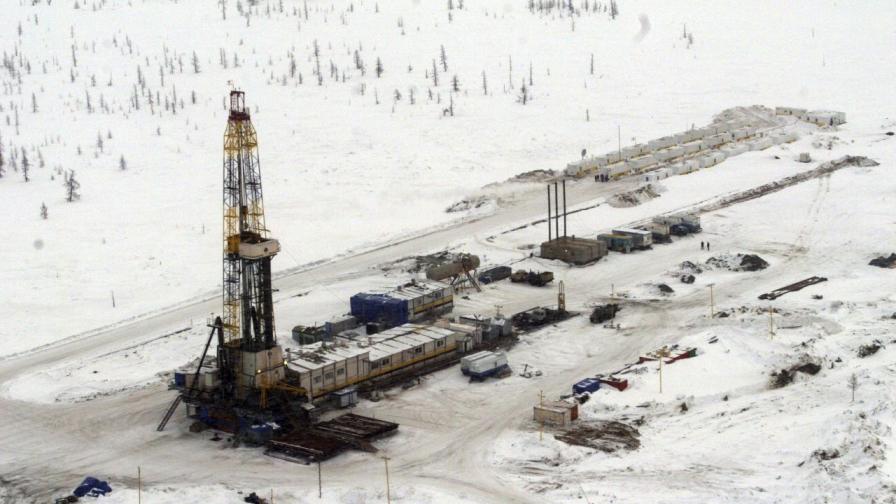 Украйна удари руска нефтена платформа в Каспийско море